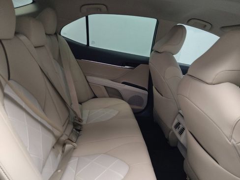 Used 2018 Toyota Camry XLE FWD image 19