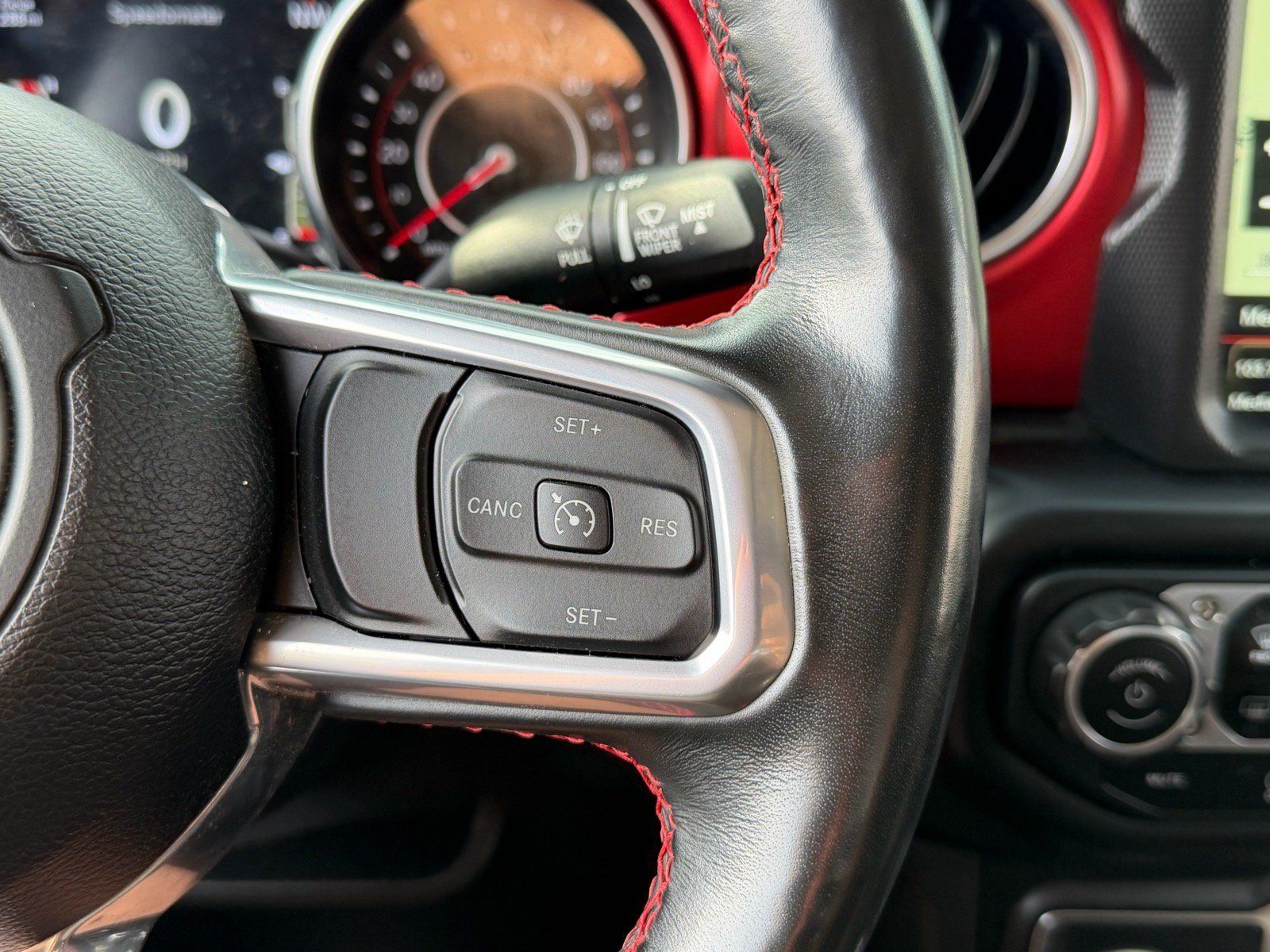 Used 2021 Jeep Gladiator Rubicon AWD/4WD image 16