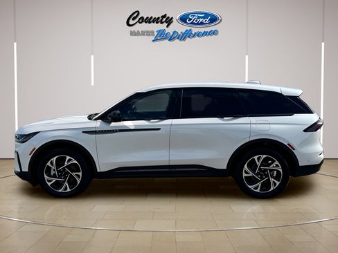 Used 2024 Lincoln Nautilus Premier w/ Jet Appearance Package AWD/4WD image 3