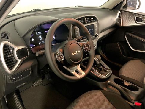 Used 2025 Kia Soul LX FWD image 14