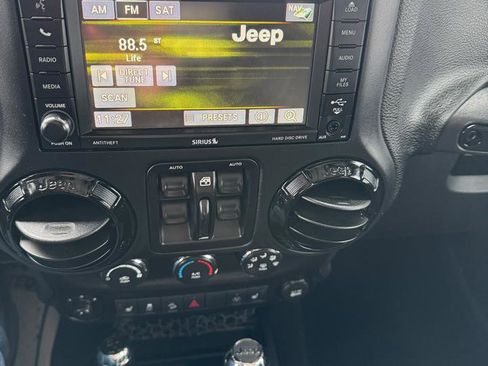 Used 2016 Jeep Wrangler Unlimited Sahara image 13