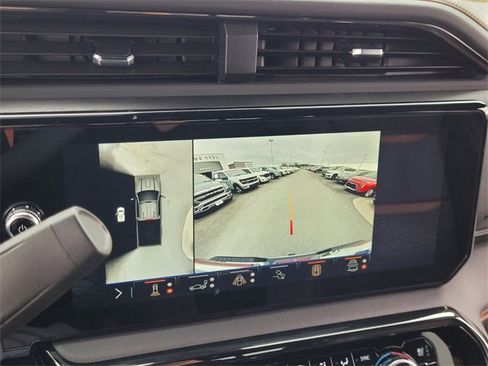 Used 2025 GMC Sierra 2500 AT4 w/ AT4 Premium Plus Package image 17