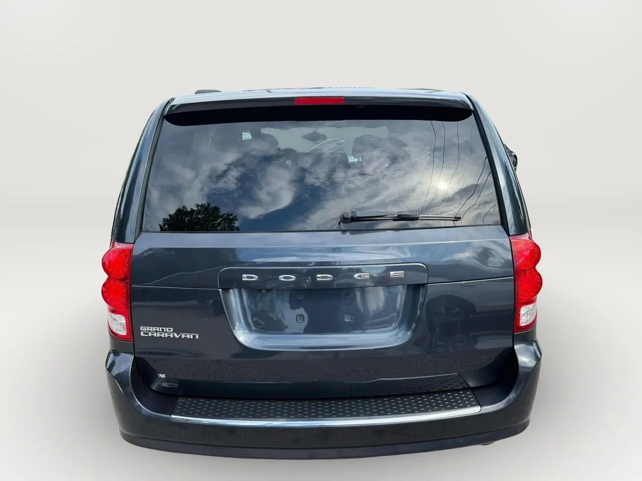 Used 2013 Dodge Grand Caravan SXT w/ UConnect Hands-Free Group FWD image 4