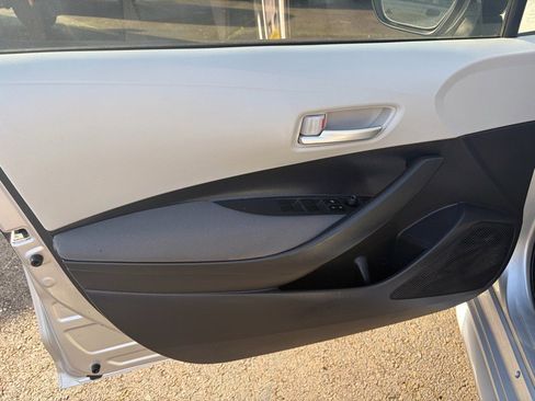 Used 2021 Toyota Corolla L image 10