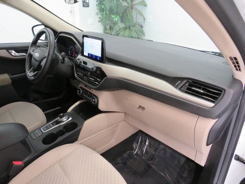 Used 2020 Ford Escape SE image 10