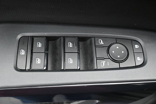Used 2024 Nissan Pathfinder S FWD image 14