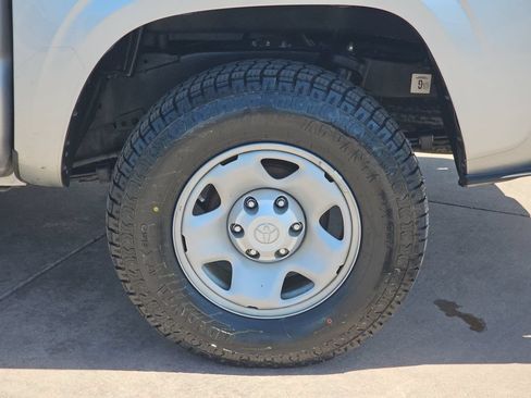 Used 2022 Toyota Tacoma SR AWD/4WD image 36
