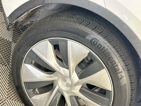 Used 2021 Tesla Model Y Long Range AWD/4WD image 37