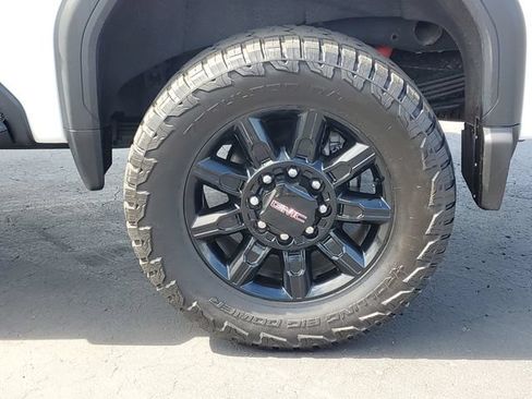 Used 2024 GMC Sierra 2500 AT4 AWD/4WD image 8