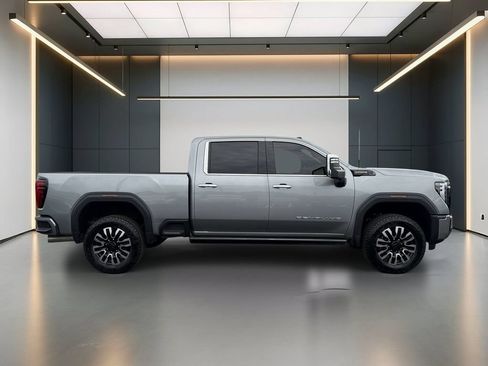 Used 2025 GMC Sierra 2500 Denali Ultimate AWD/4WD image 7