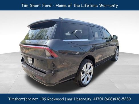 Used 2025 Lincoln Navigator Reserve AWD/4WD image 8