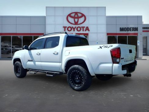 Used 2019 Toyota Tacoma SR5 AWD/4WD image 3