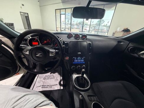 Used 2017 Nissan 370Z Coupe RWD image 16