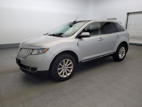 Used 2013 Lincoln MKX image 2