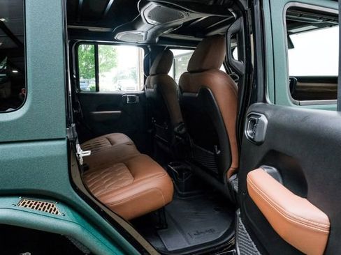 Used 2025 Jeep Wrangler Unlimited Rubicon w/ Technology Group image 97