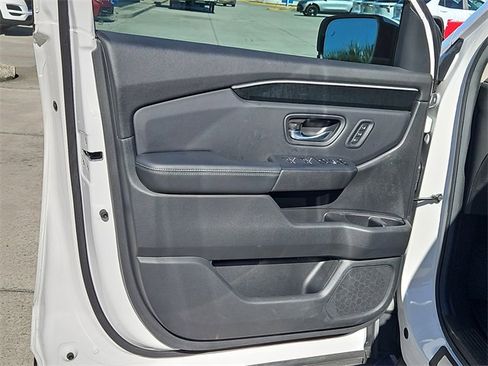 Used 2025 Honda Pilot Elite image 18