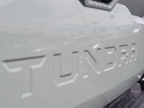 Used 2025 Toyota Tundra Limited AWD/4WD image 29