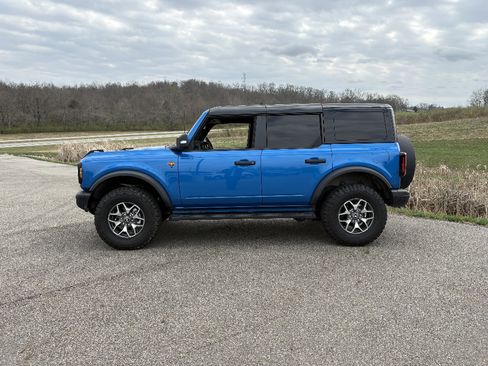 Used 2025 Ford Bronco Badlands image 2