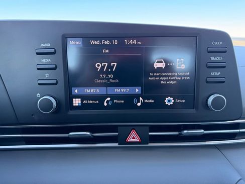 Used 2024 Hyundai Elantra SE image 17