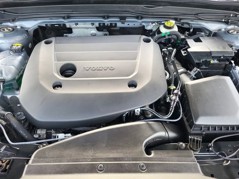 Certified 2023 Volvo XC40 B5 Ultimate w/ Protection Package Premier image 27