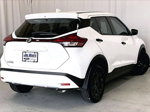 Used 2021 Nissan Kicks S FWD image 13