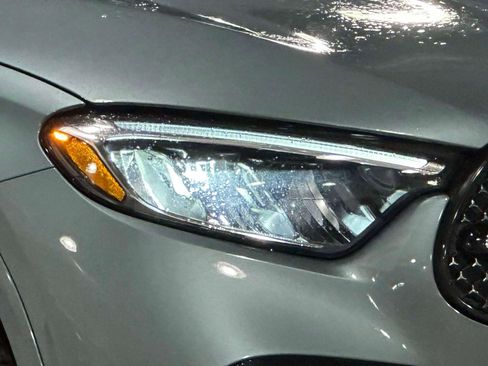 Used 2025 Mercedes-Benz GLC 300 4MATIC image 7