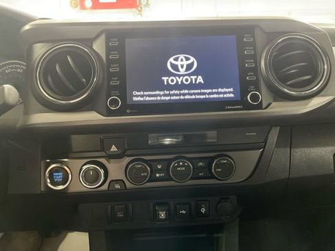 Used 2022 Toyota Tacoma TRD Off-Road AWD/4WD image 20
