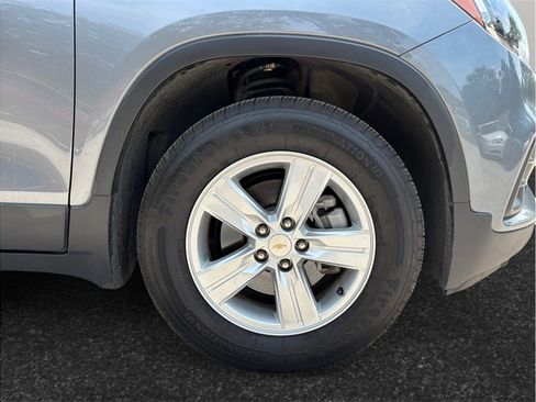 Used 2020 Chevrolet Trax LS w/ Tint and Cruise Package FWD image 11
