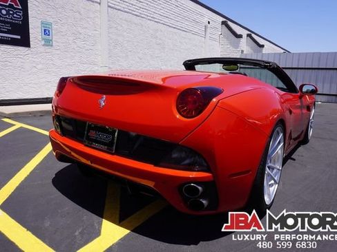 Used 2014 Ferrari California RWD image 23