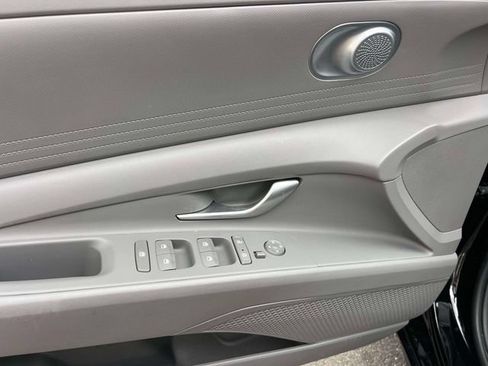 Used 2023 Hyundai Elantra SEL FWD image 16