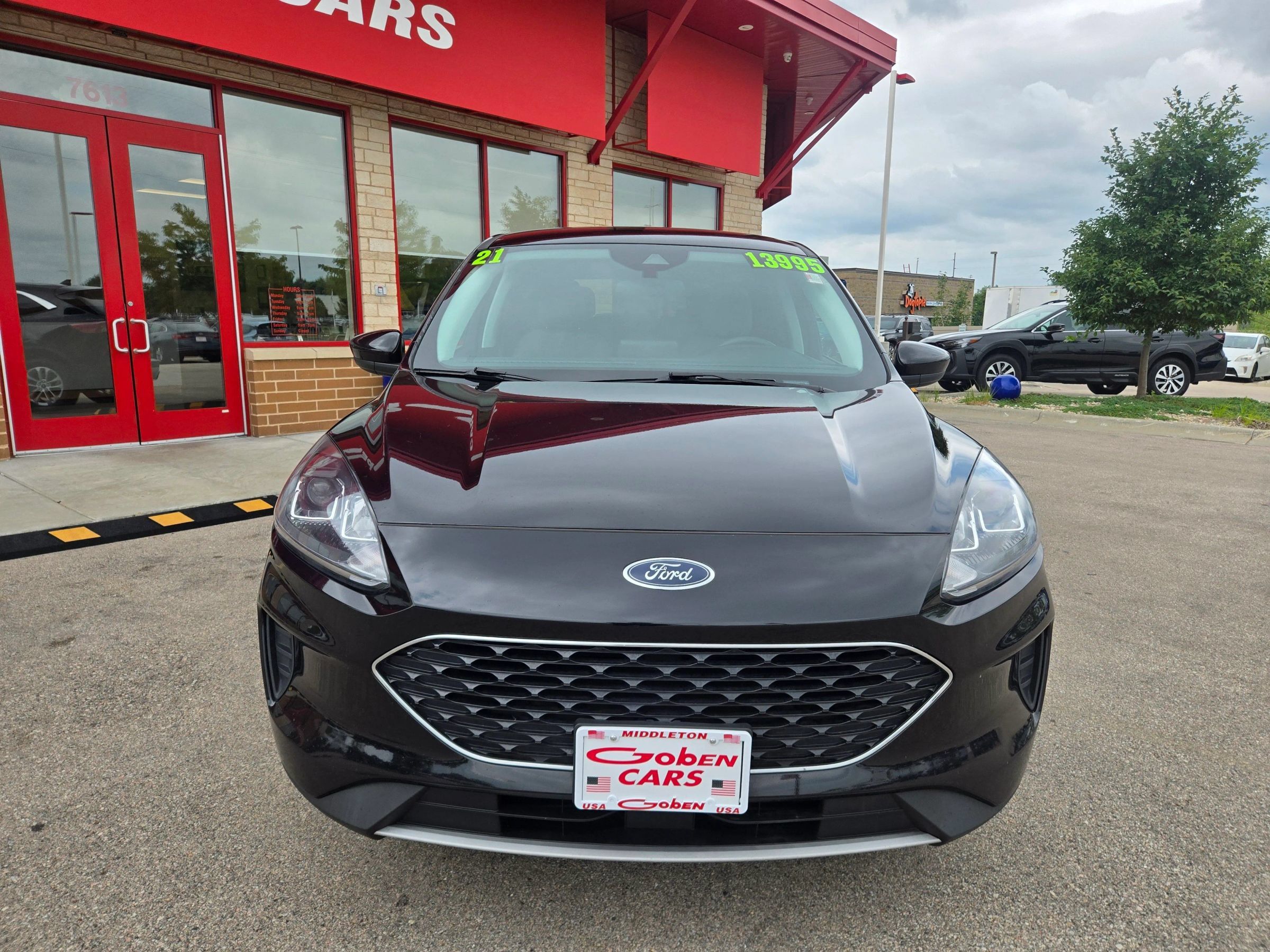 Used 2021 Ford Escape SE FWD image 2