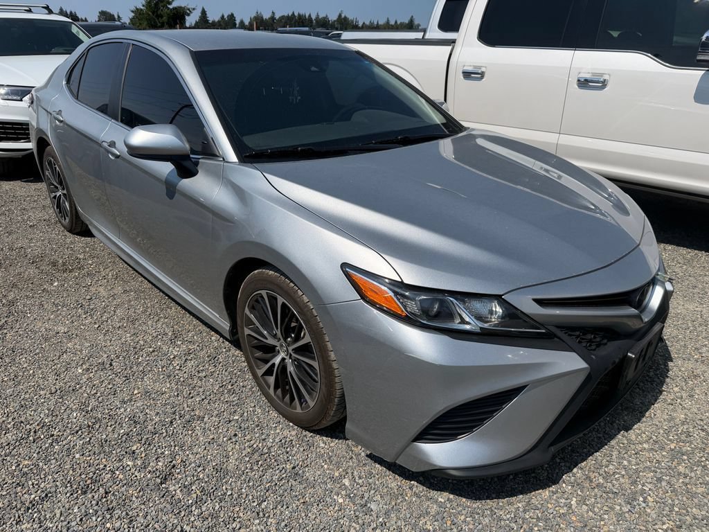 Used 2018 Toyota Camry SE FWD image 1