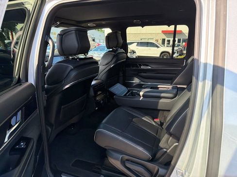 Used 2024 Jeep Grand Wagoneer Series II Obsidian w/ Quick Order Packagew 28T AWD/4WD image 17