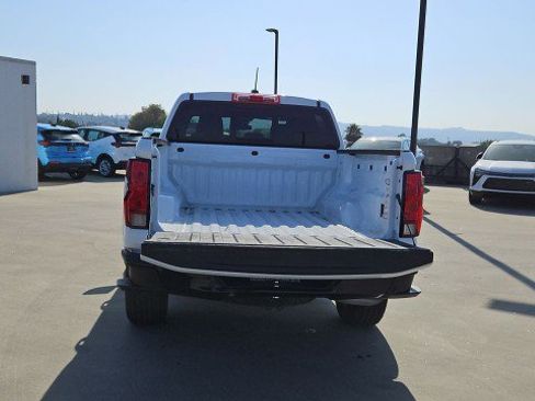 Used 2025 Chevrolet Colorado W/T RWD image 26