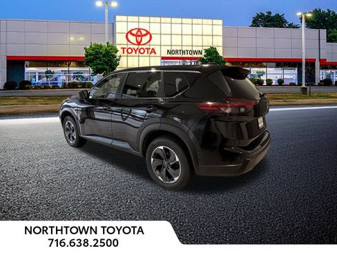 Used 2024 Nissan Rogue SV AWD/4WD image 4