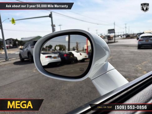 Used 2018 Dodge Challenger SXT w/ Driver Convenience Group RWD image 29