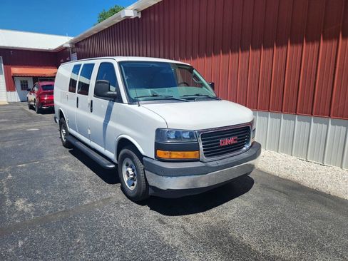 Used 2017 GMC Savana 2500 RWD image 6