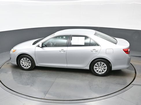 Used 2013 Toyota Camry LE image 30