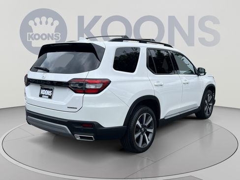 Used 2023 Honda Pilot Touring image 7