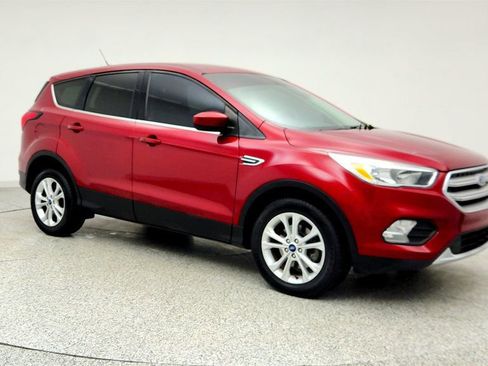 Used 2019 Ford Escape SE image 3