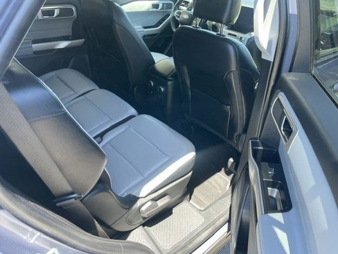 Used 2021 Ford Explorer XLT w/ Equipment Group 202A AWD/4WD image 8