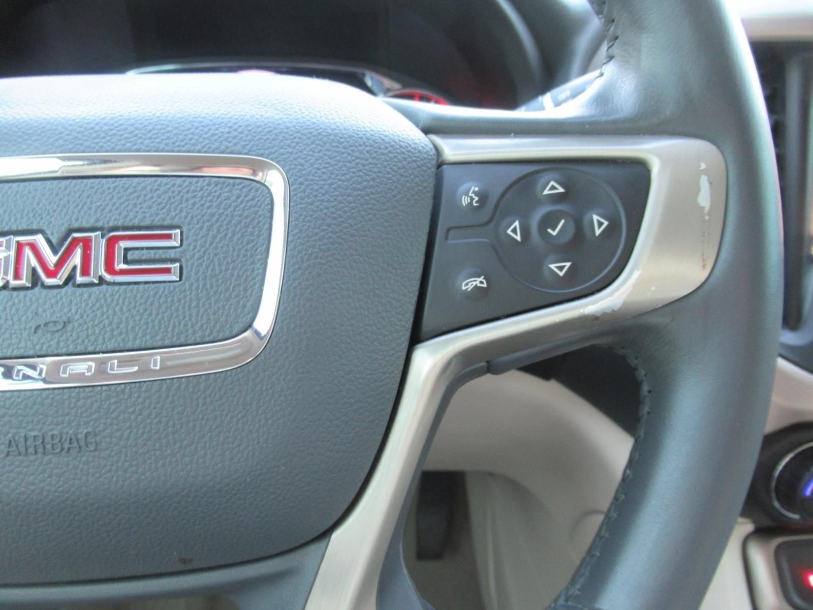 Used 2021 GMC Acadia Denali w/ Denali Technology Package FWD image 26