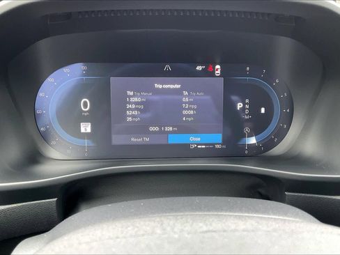 Used 2025 Volvo XC40 B5 Core w/ Protection Package Premier image 23