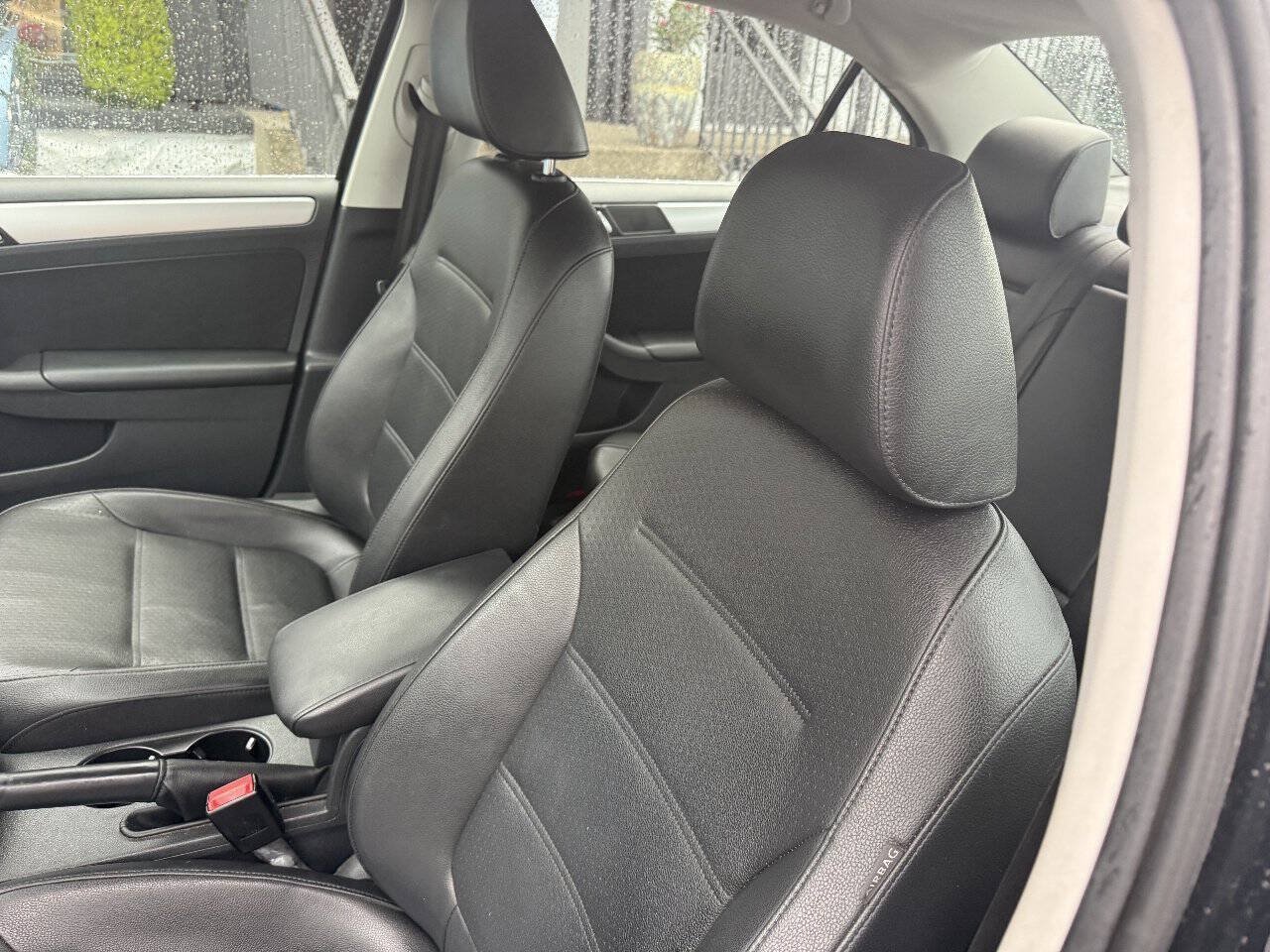 Used 2013 Volkswagen Jetta SE FWD image 12