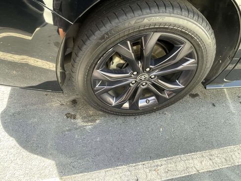 Used 2021 Toyota Sienna XSE image 32