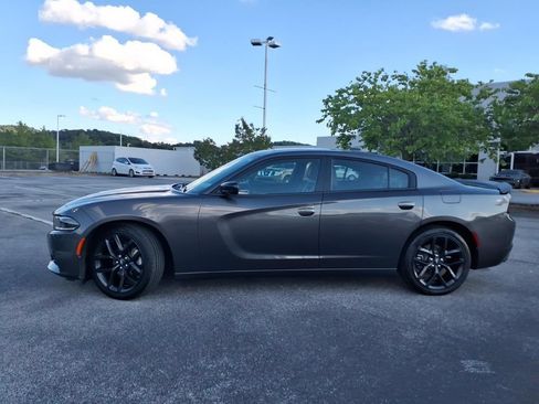 Used 2022 Dodge Charger SXT w/ Plus Group RWD image 16