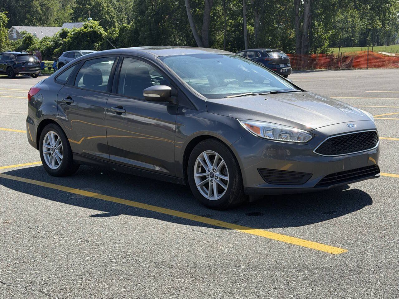 Used 2015 Ford Focus SE FWD image 1