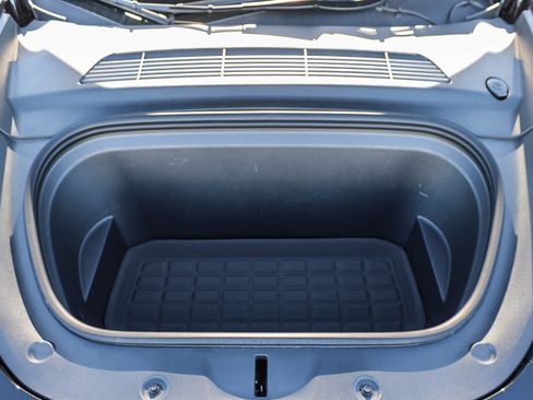 Used 2024 Tesla Model Y Long Range image 27