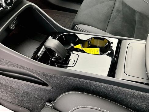 Used 2024 Volvo XC40 Recharge Ultimate w/ Protection Package Premier image 18