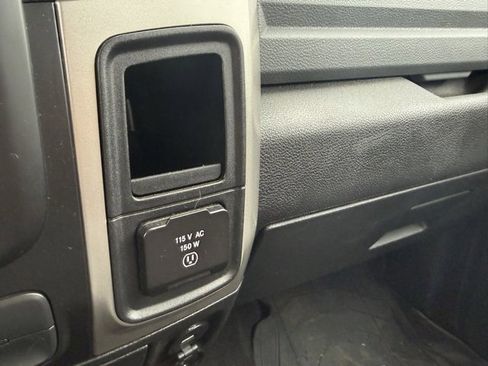 Used 2019 RAM 1500 Classic SLT w/ Luxury Group image 20